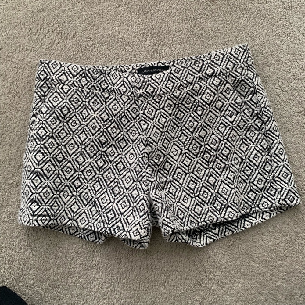 Banana Republic 0 Shorts Black and White Diamonds